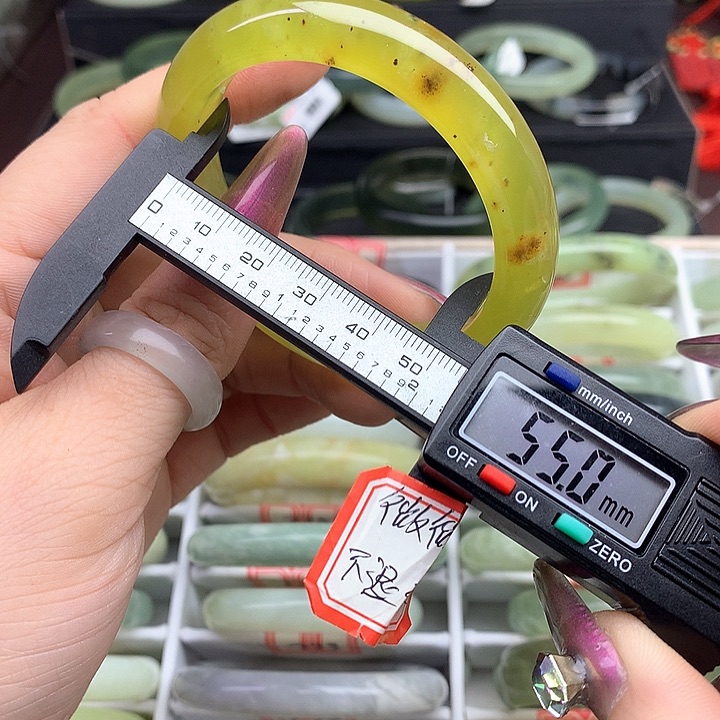 蛇纹石玉手镯未镶嵌772