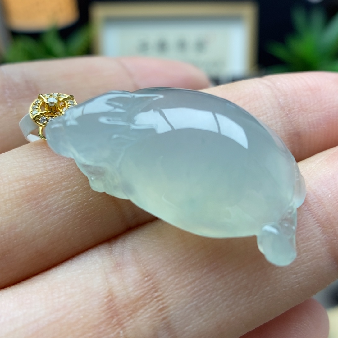 翡翠18K金镶嵌颈饰吊坠