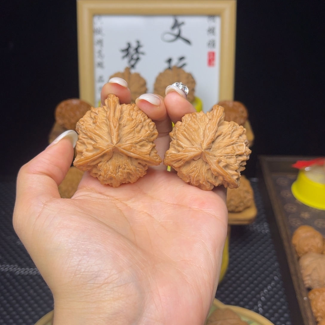 体***已文玩核桃吊坠盘山三棱44➕全白茬