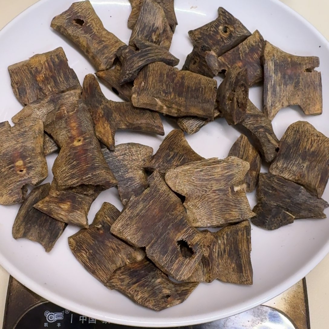 S***H沉香沉香碎屑海南乌身圆叶块料101克