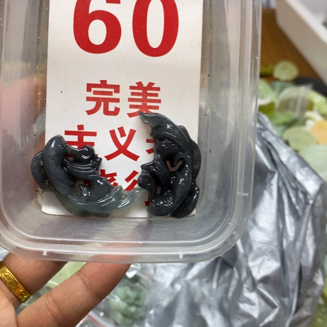 蛇纹石玉挂坠未镶嵌