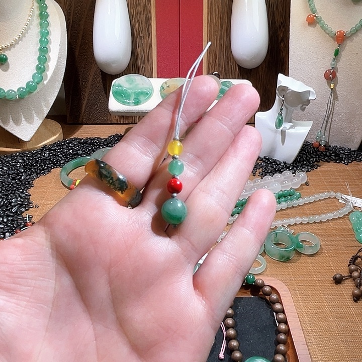 石英质玉未镶嵌车挂