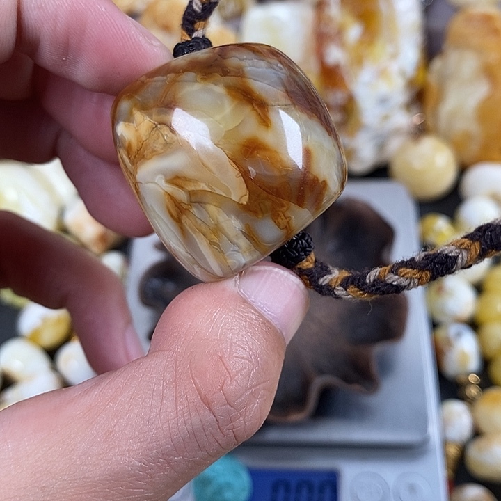 轻***帆琥珀未镶嵌裸石我