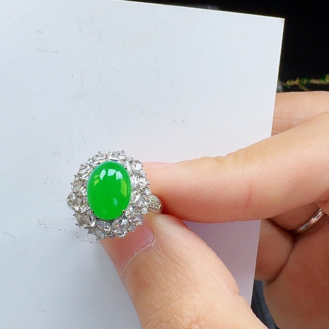 K***y翡翠18K金镶嵌颈饰一件