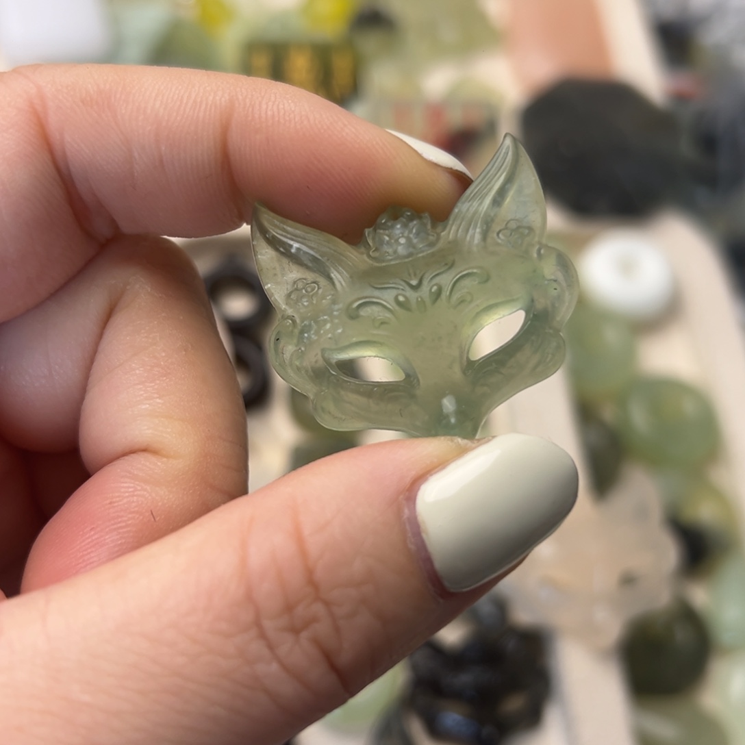 蛇纹石玉颈饰合金