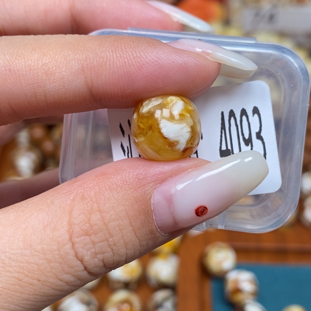 蜜蜡未镶嵌珠宝奇石4093