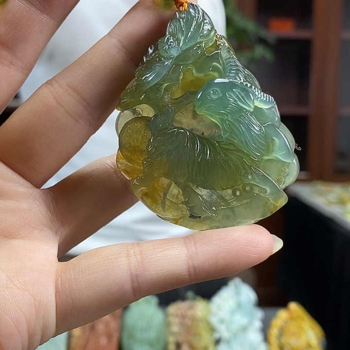 蛇纹石玉未镶嵌颈饰