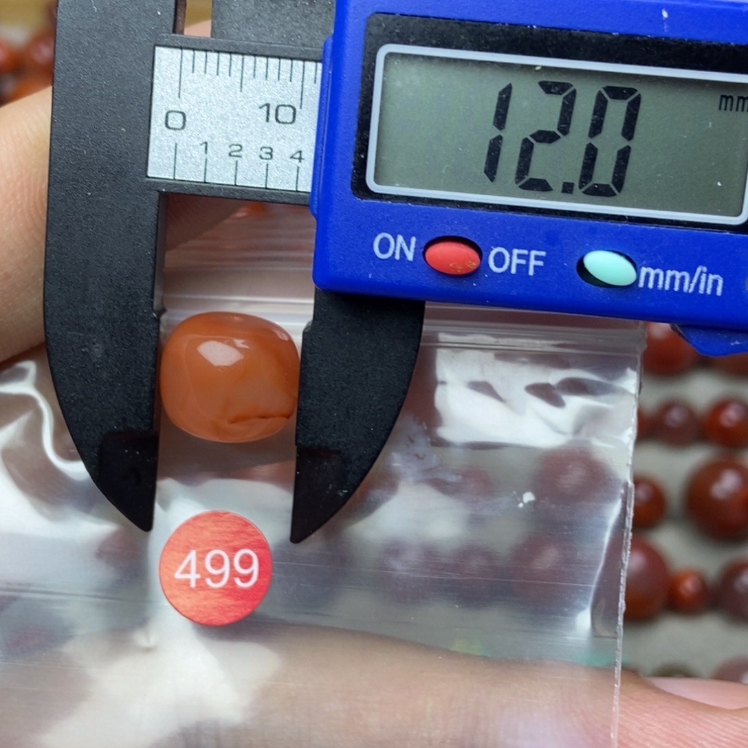 南红玛瑙未镶嵌有瑕疵