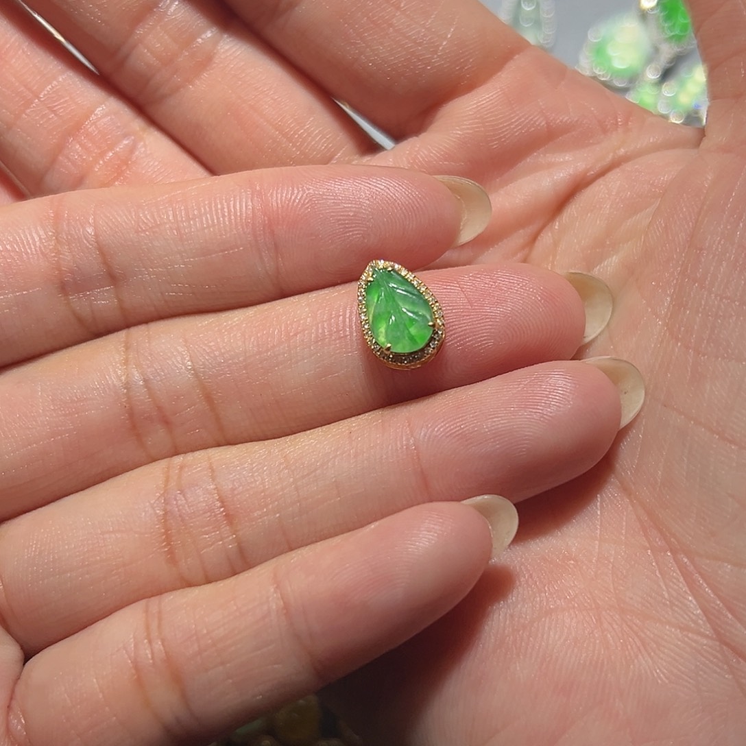 翡翠18K金镶嵌颈饰