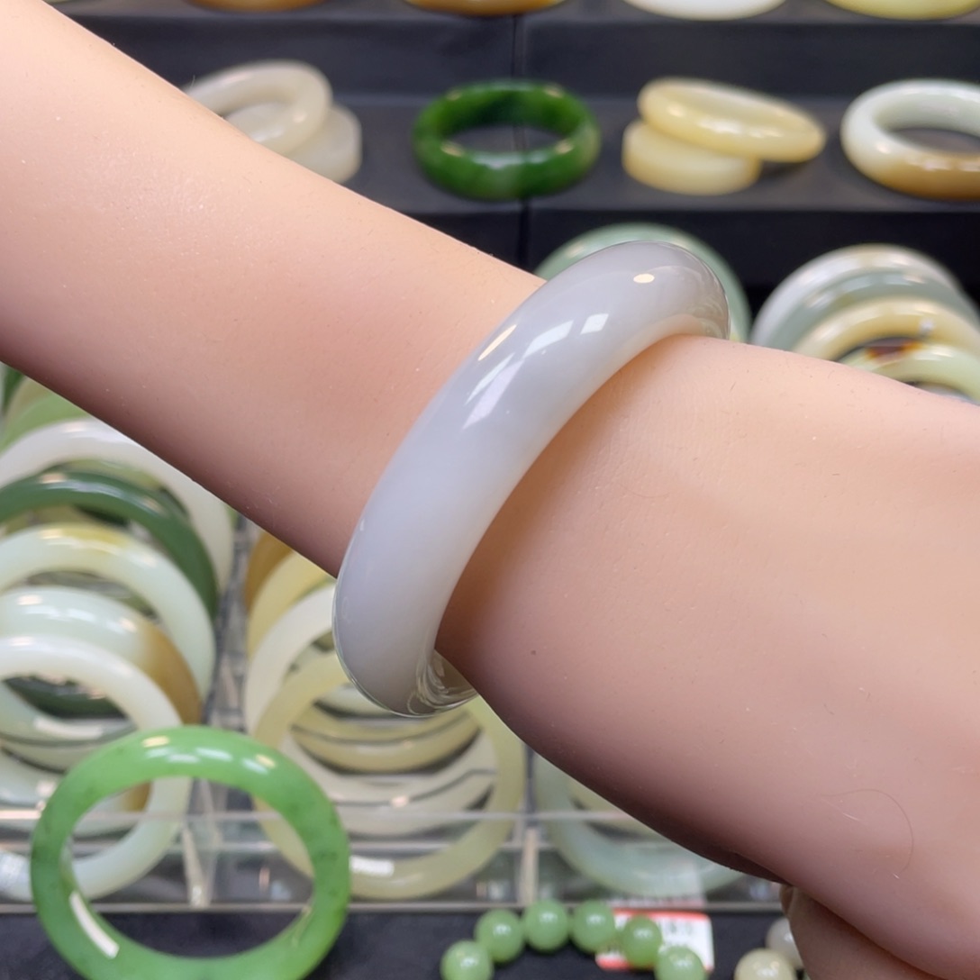 和田玉手镯未镶嵌54 55