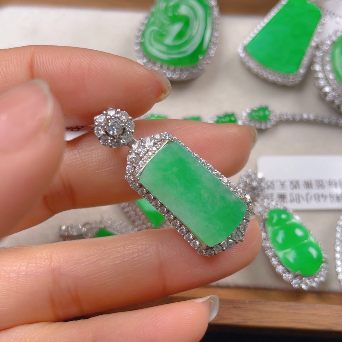 翡翠颈饰银S925镶嵌翡翠