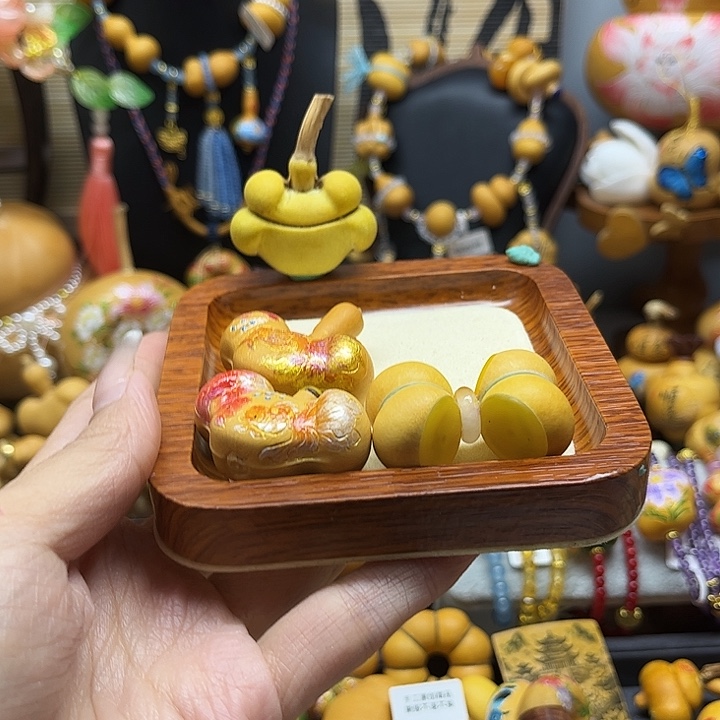 小***物纯手工墨刻工艺葫芦制品