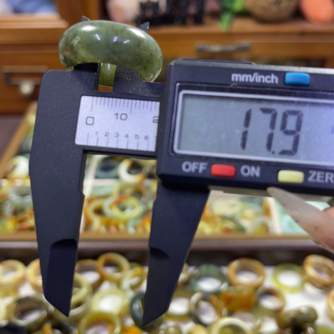 蛇纹石玉未镶嵌手镯72