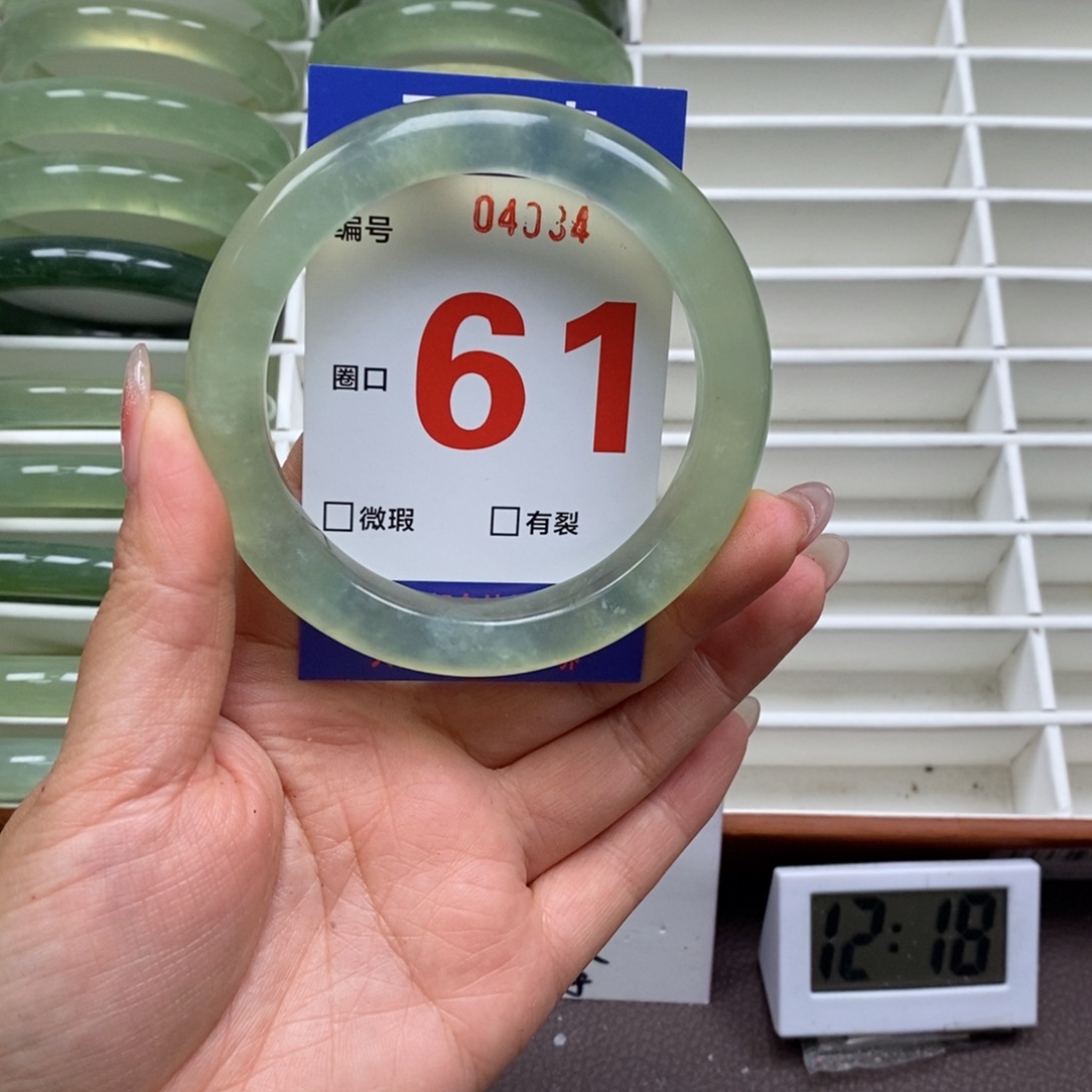 岫玉手镯未镶嵌我