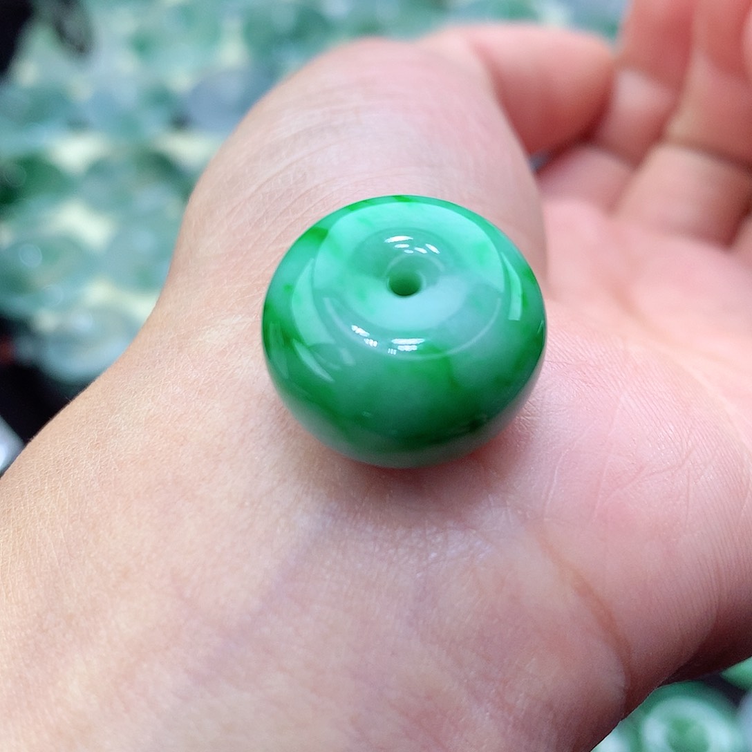 翡翠颈饰未镶嵌编号11。尺寸19.1-12