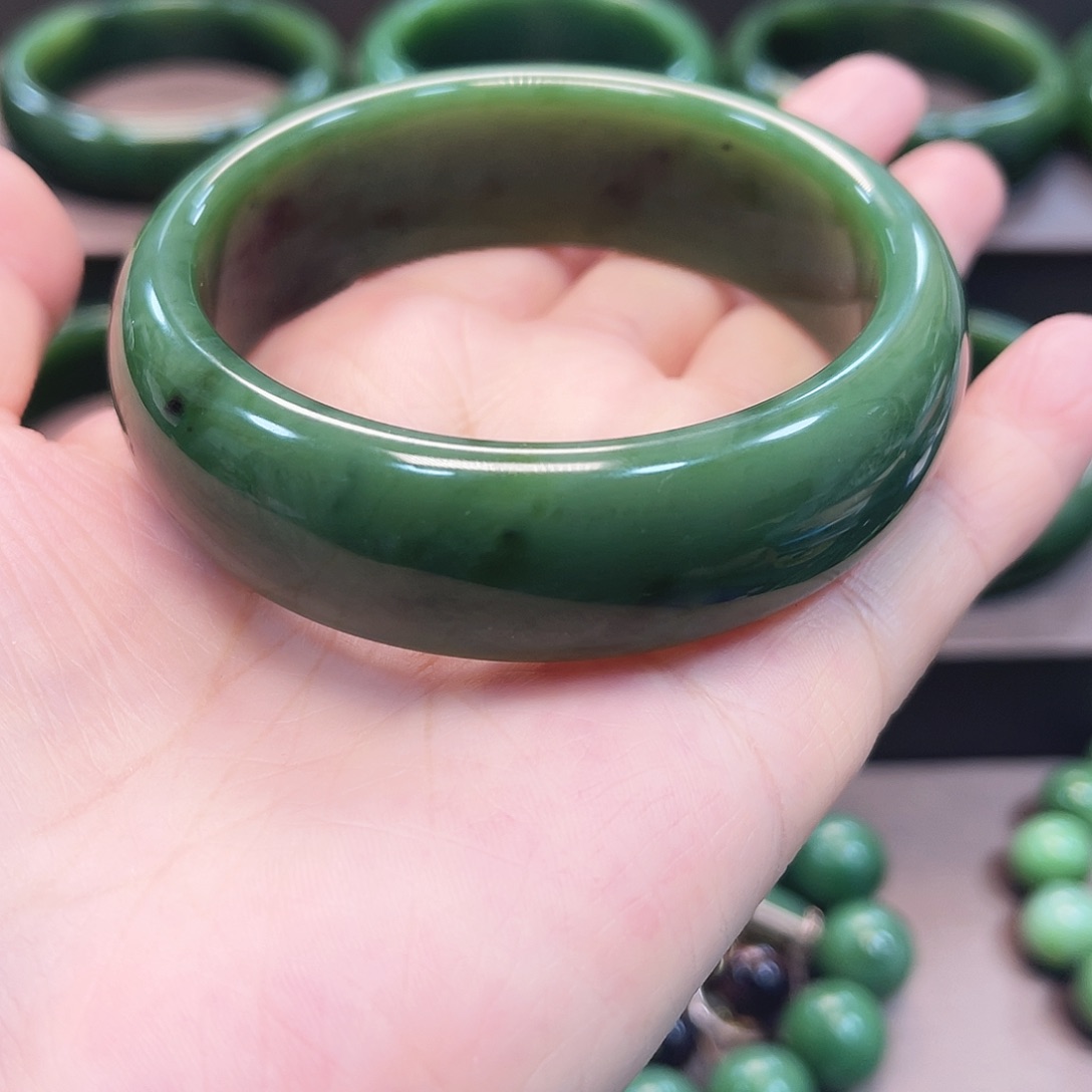 和田玉（碧玉）未镶嵌手镯