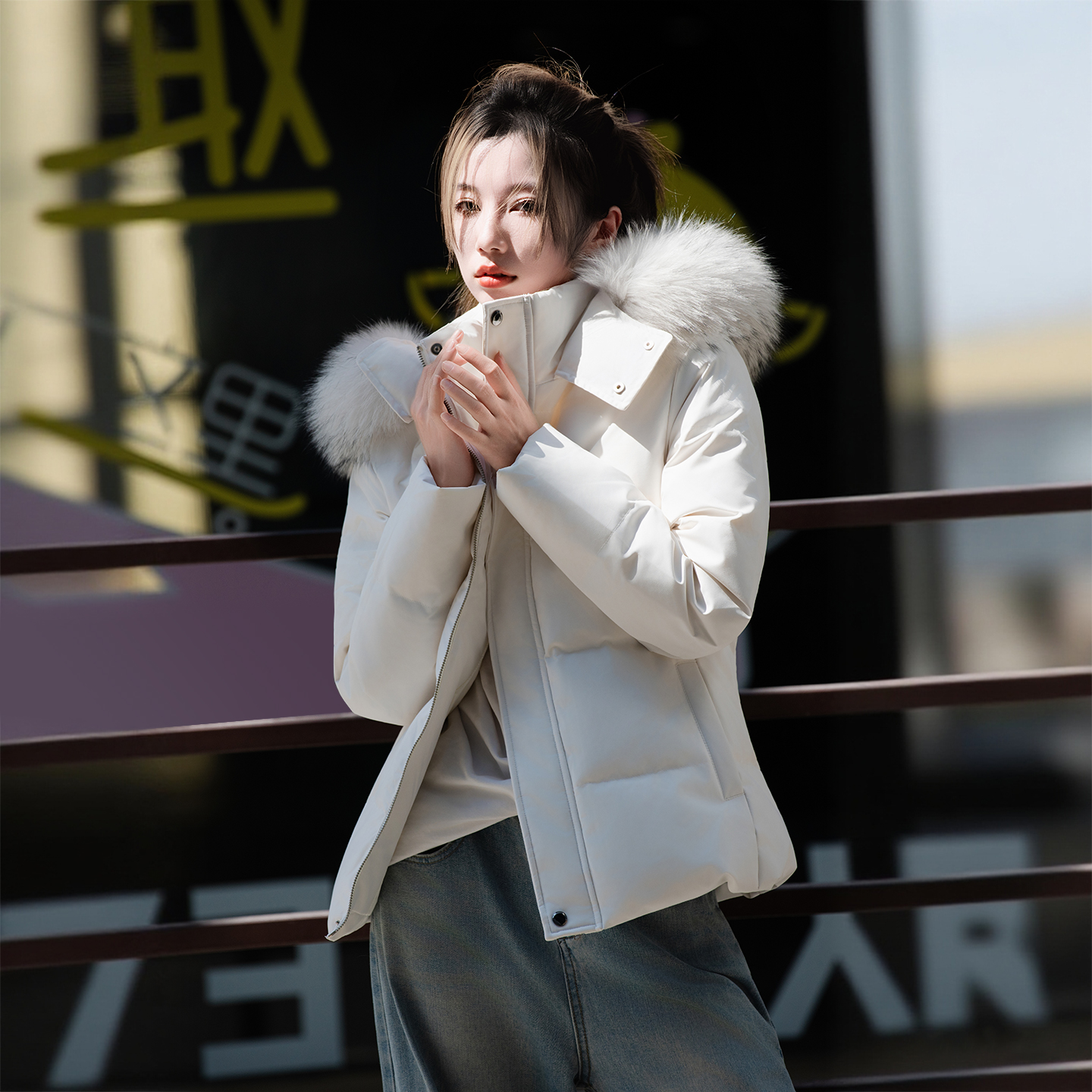 雾绒岛新国标90白鸭绒收腰羽绒服女冬季短白色修身可拆卸毛领外套