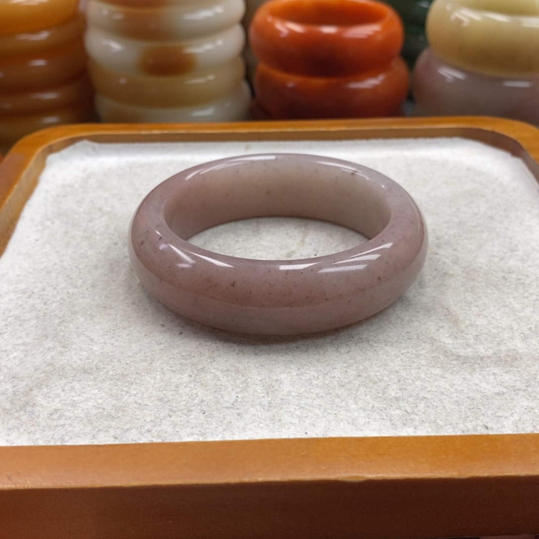 石英岩玉未镶嵌手镯（圆镯）