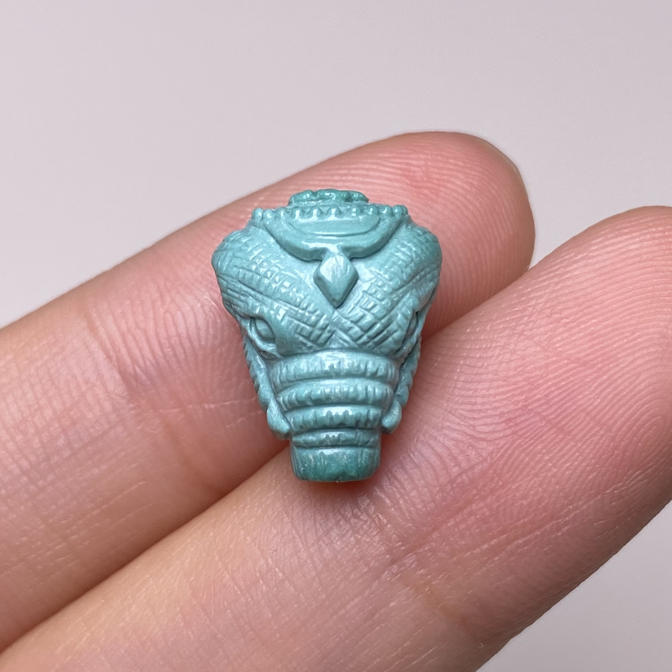绿松石象神三通瓷釉级高瓷绿料盘玩老油绿尺寸11.5x14.8x9.4mm