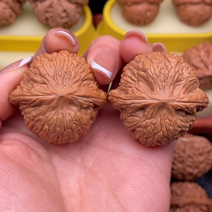 文玩核桃把件40全品泥鳅背