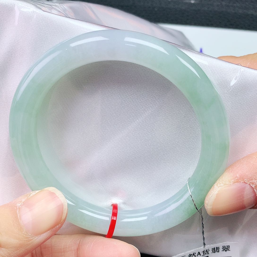 翡翠手镯未镶嵌53圈