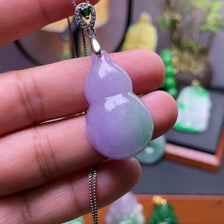 翡翠未镶嵌吊坠(赠链)