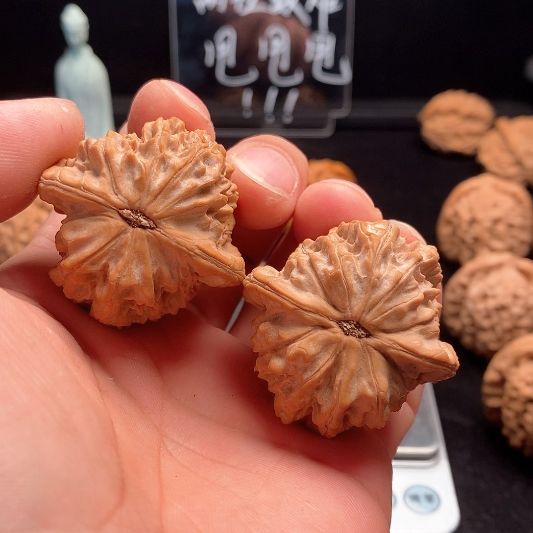 文玩核桃吊坠马老四40