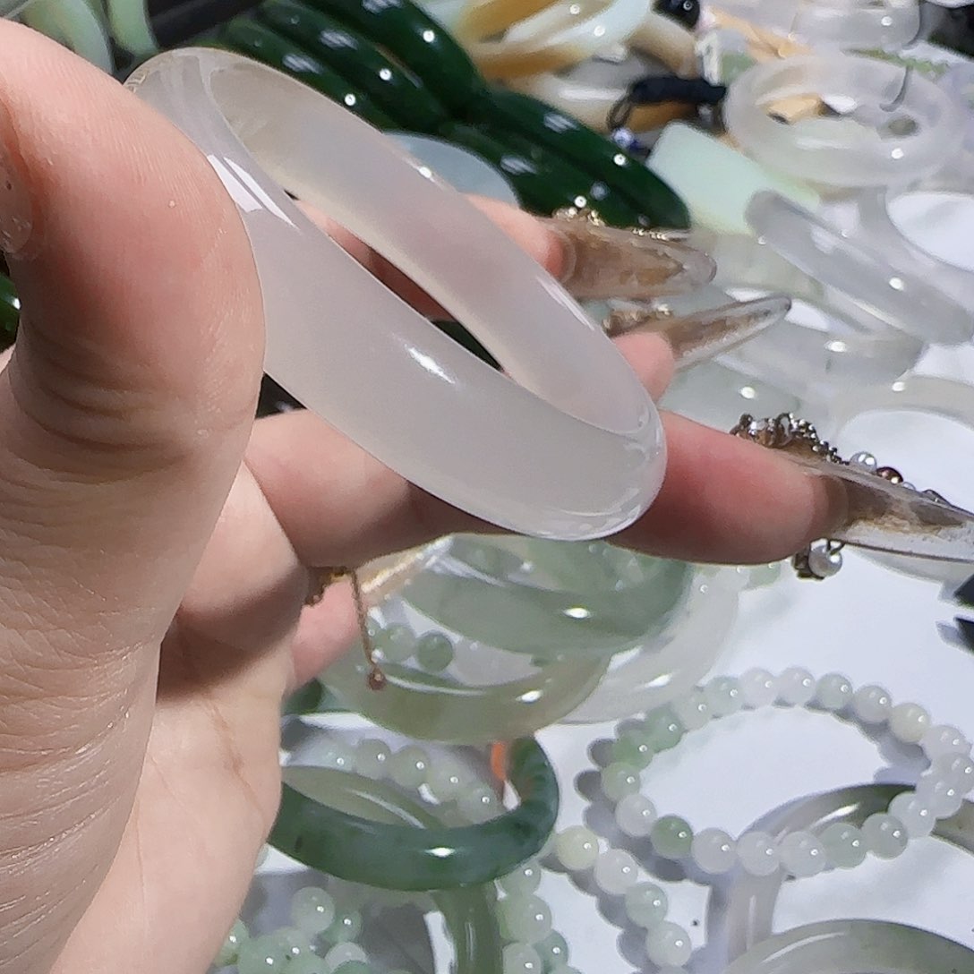 石英质玉手镯未镶嵌