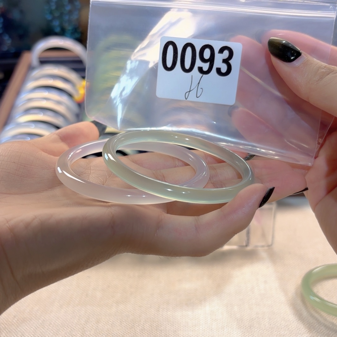 清***尘玛瑙/玉髓未镶嵌手镯