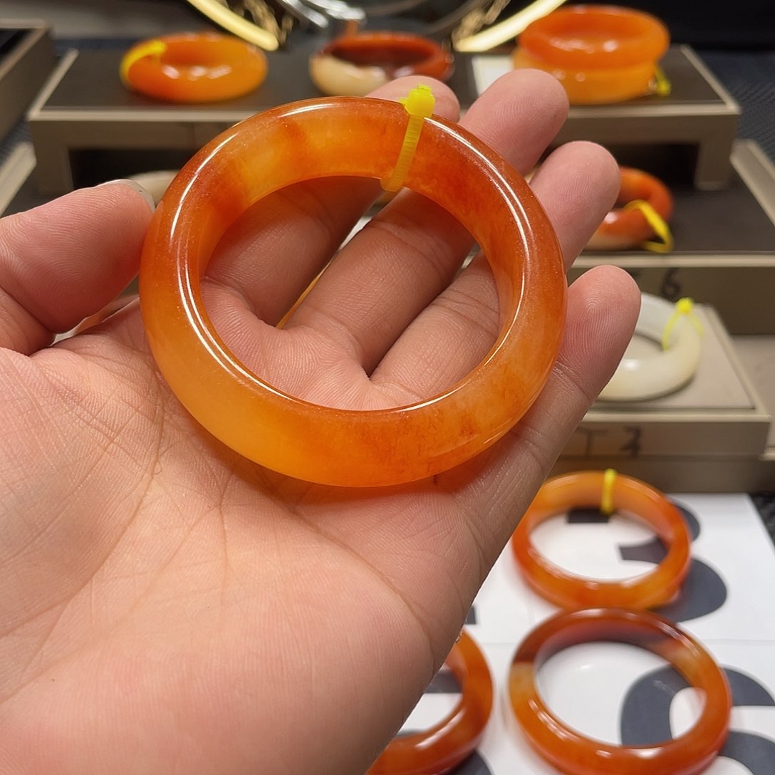 石英质玉（黄龙玉）未镶嵌手镯一****子