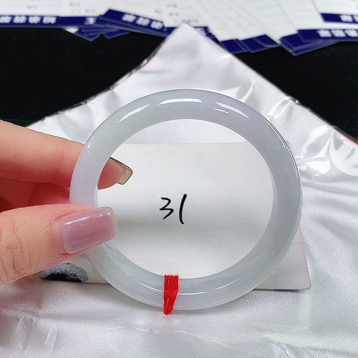 翡翠手镯未镶嵌翡翠手镯未镶嵌