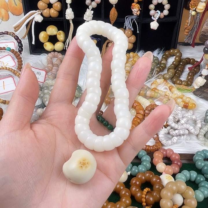 吊坠菩提根/象牙果金*