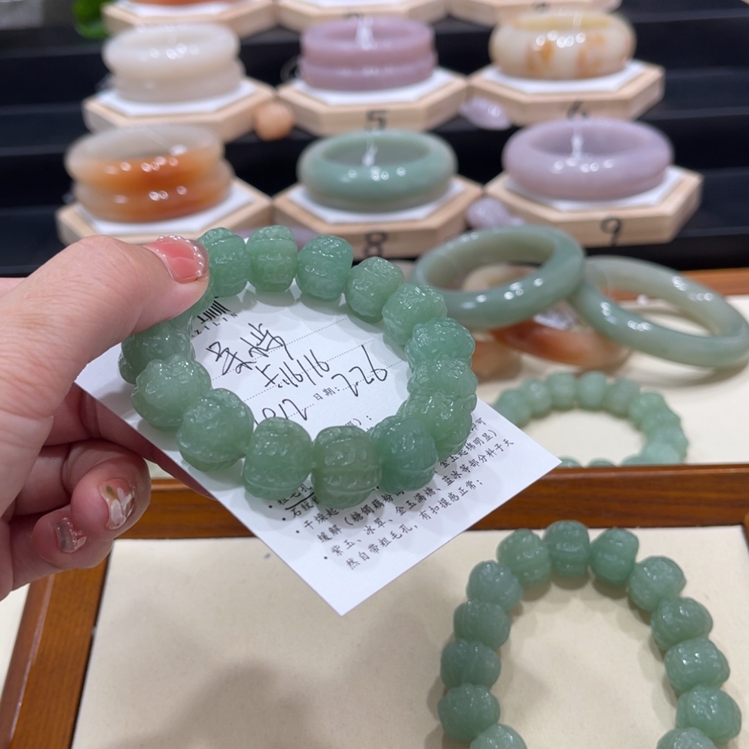 石英质玉手镯未镶嵌呆*步