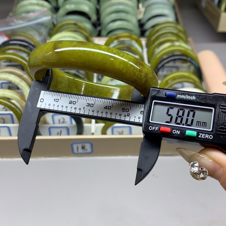 未镶嵌蛇纹石玉手镯30