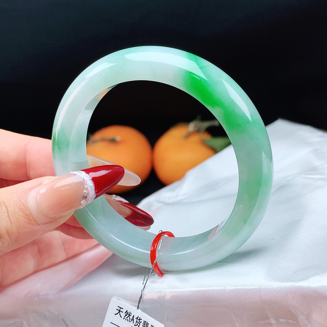 翡翠手镯未镶嵌54圈