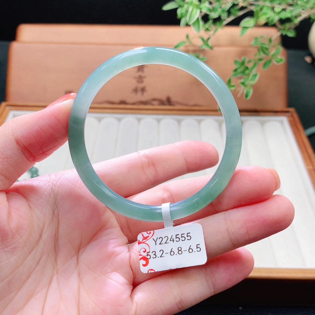 未镶嵌手镯（圆镯）翡翠