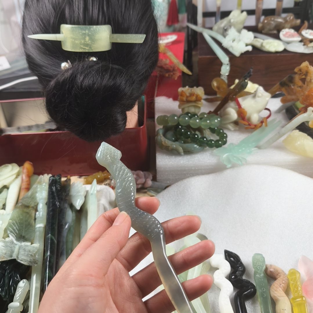 蛇纹石玉发饰合金