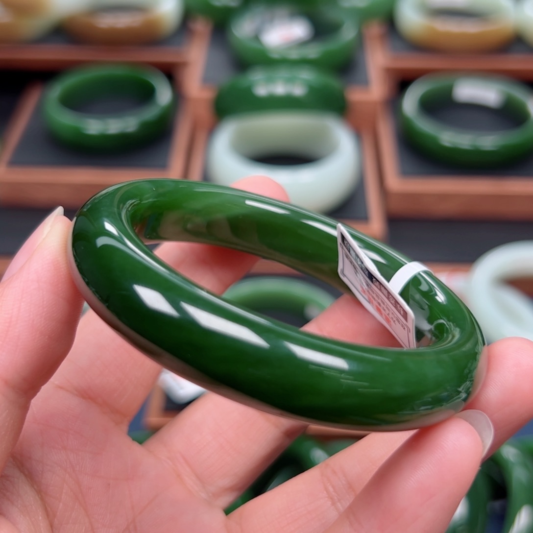 未镶嵌手镯和田玉（碧玉）
