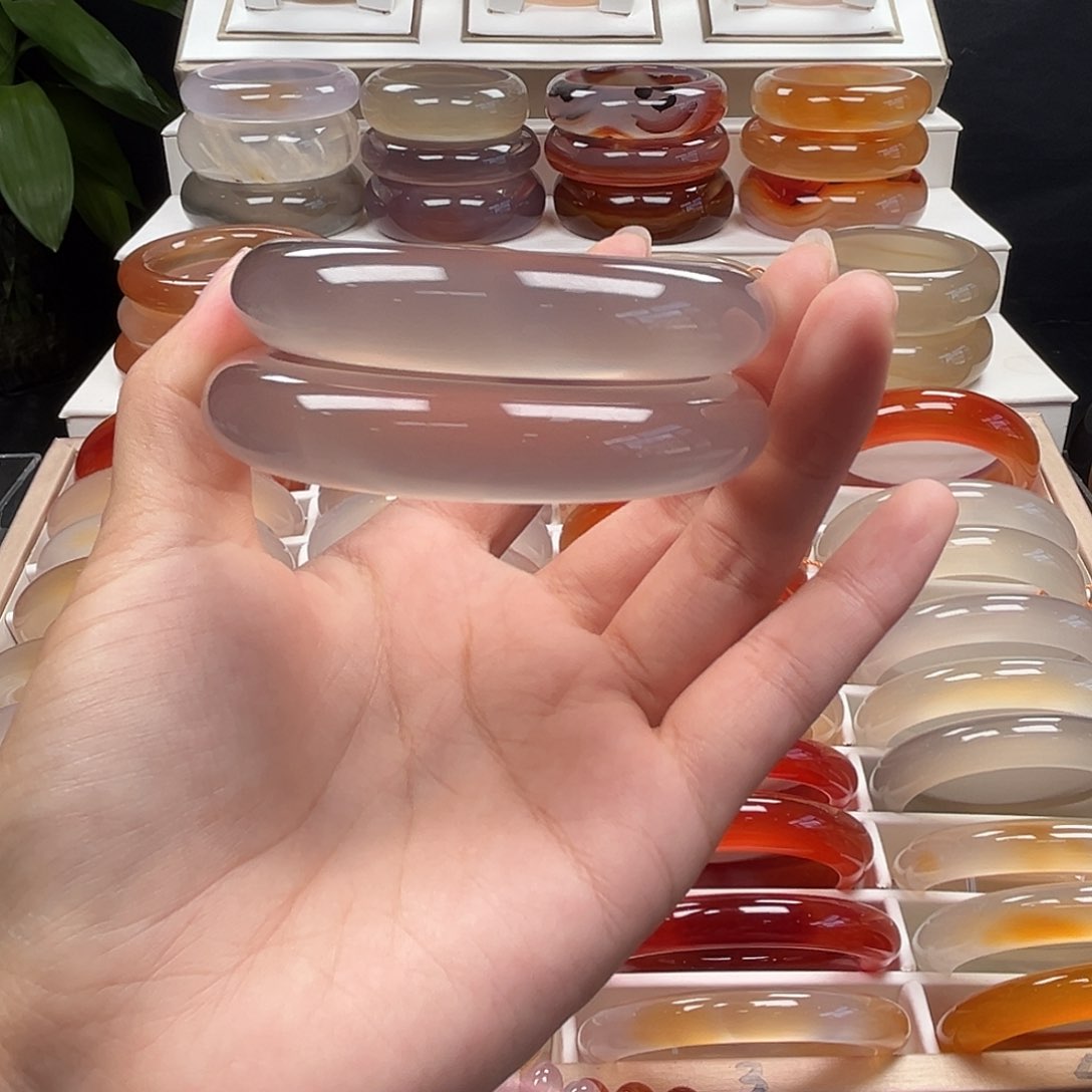 玛瑙/玉髓手镯未镶嵌红**雪