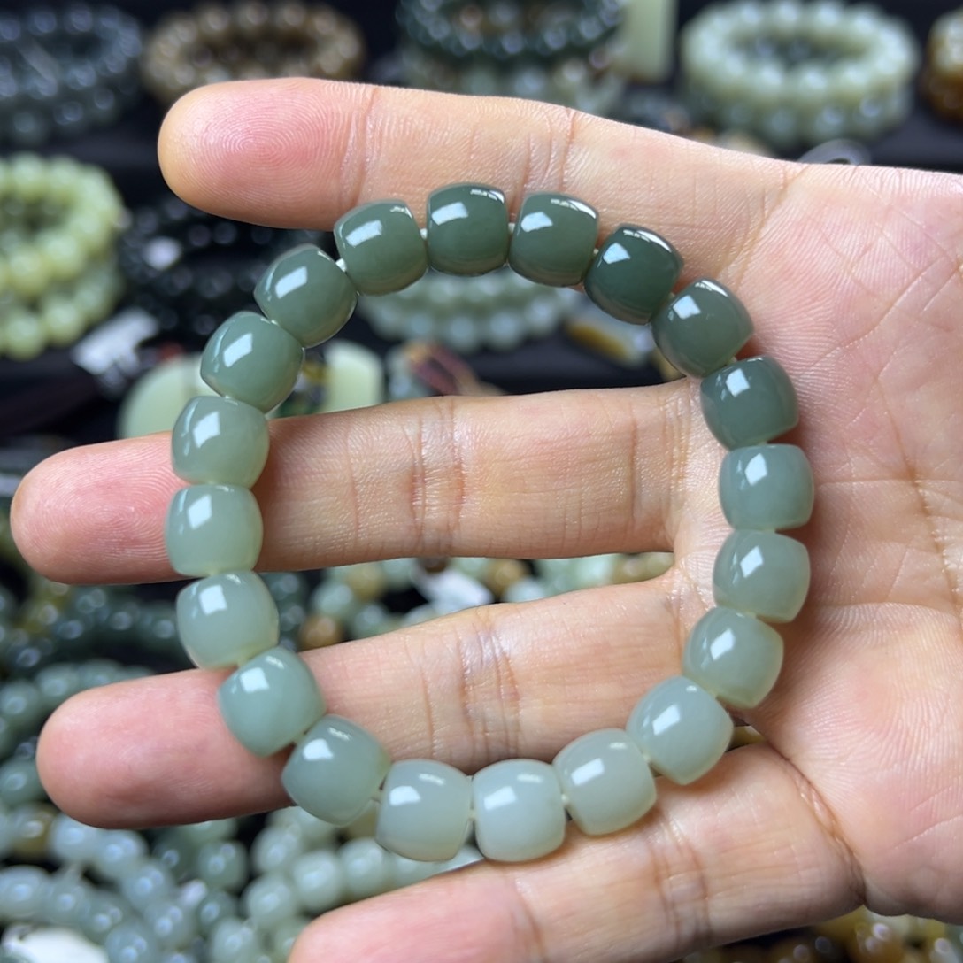 和田玉手链未镶嵌且末渐变卡10直切 油润