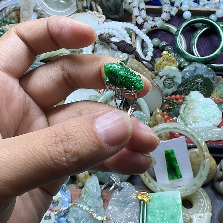 登***登翡翠未镶嵌戒指88888888888