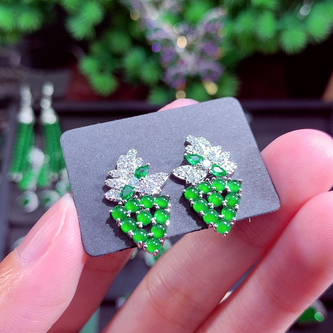 颈饰未镶嵌翡翠天然