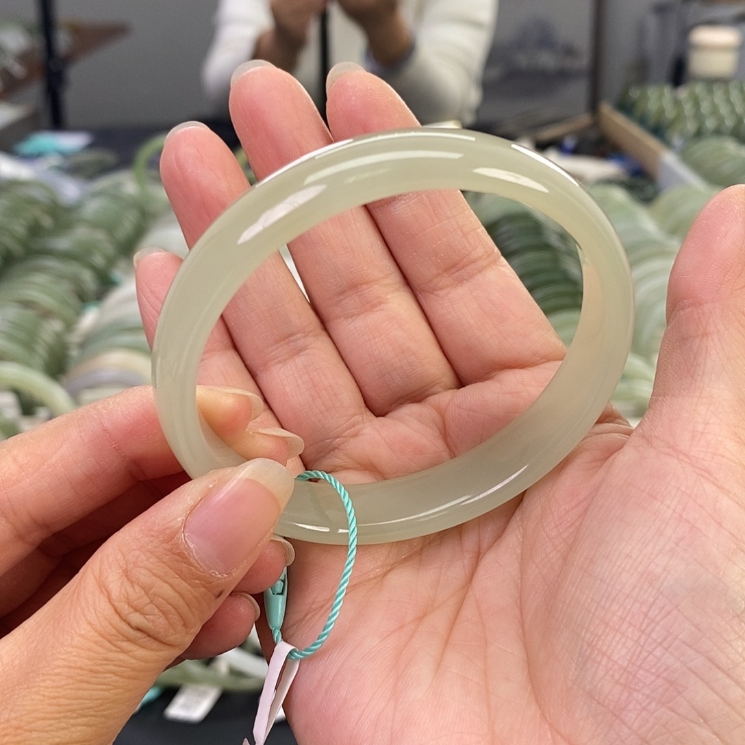 和田玉和田玉手镯60未镶嵌