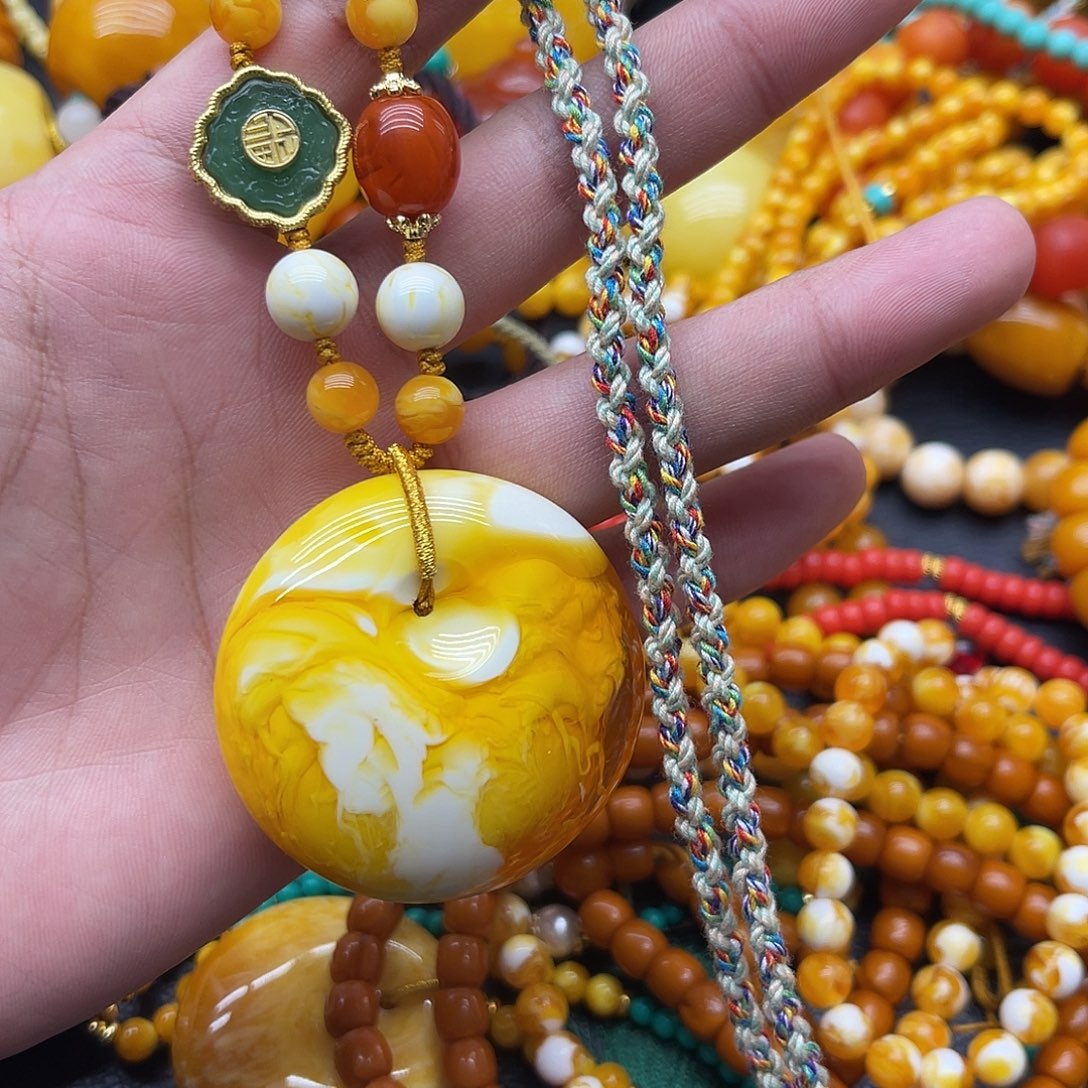 金瓷白公主扣吊坠