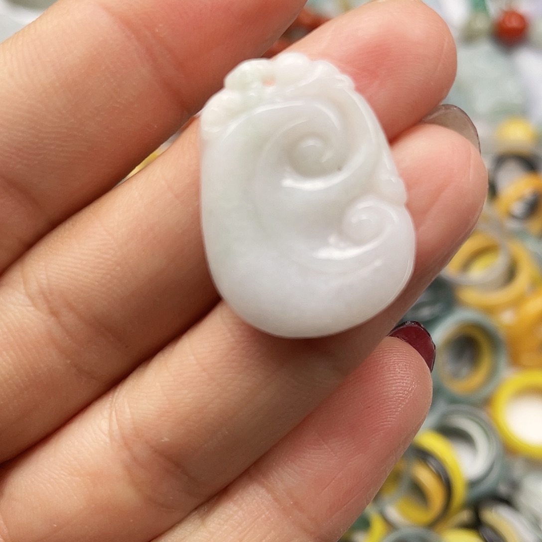 翡翠颈饰未镶嵌翡翠