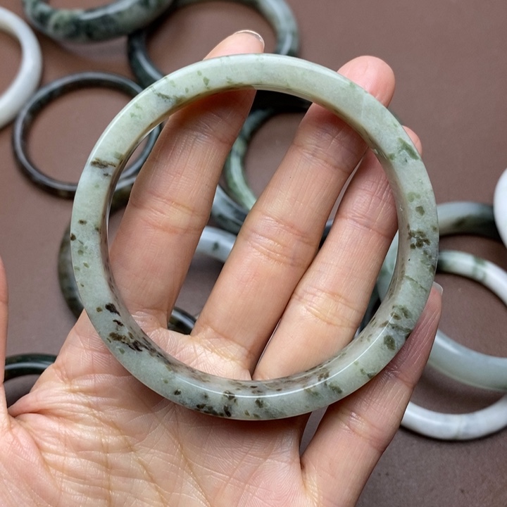 独山玉未镶嵌手镯62