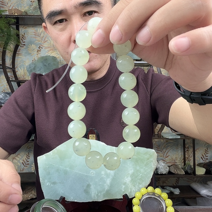 禄***哥蛇纹石玉未镶嵌岫玉