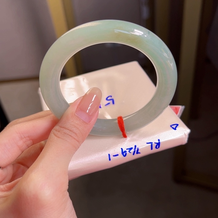 翡翠手镯未镶嵌51圆条-满圈湖绿