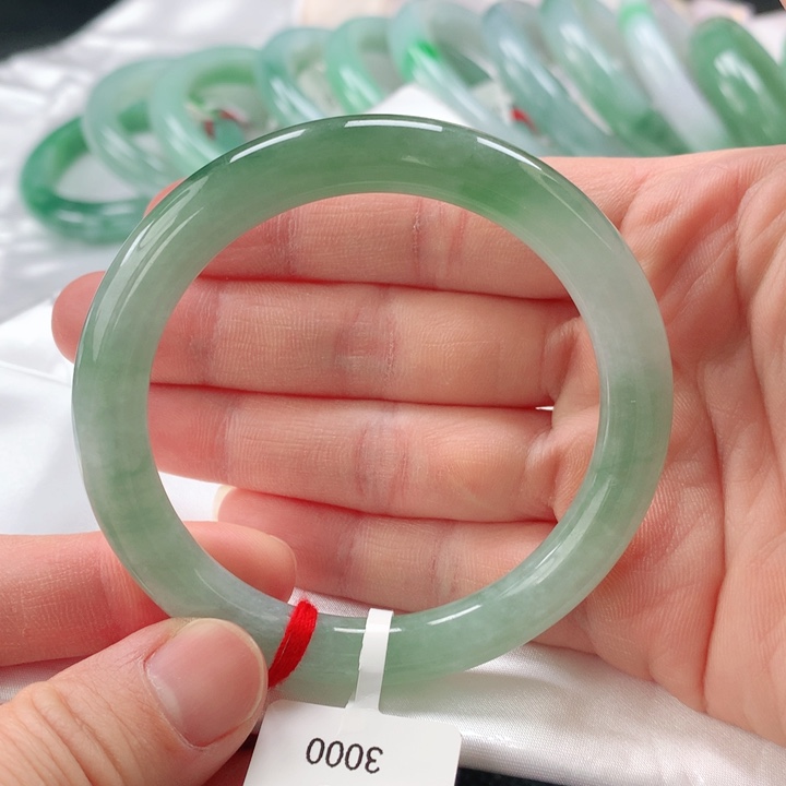 翡翠手镯未镶嵌缅甸A货翡翠手镯