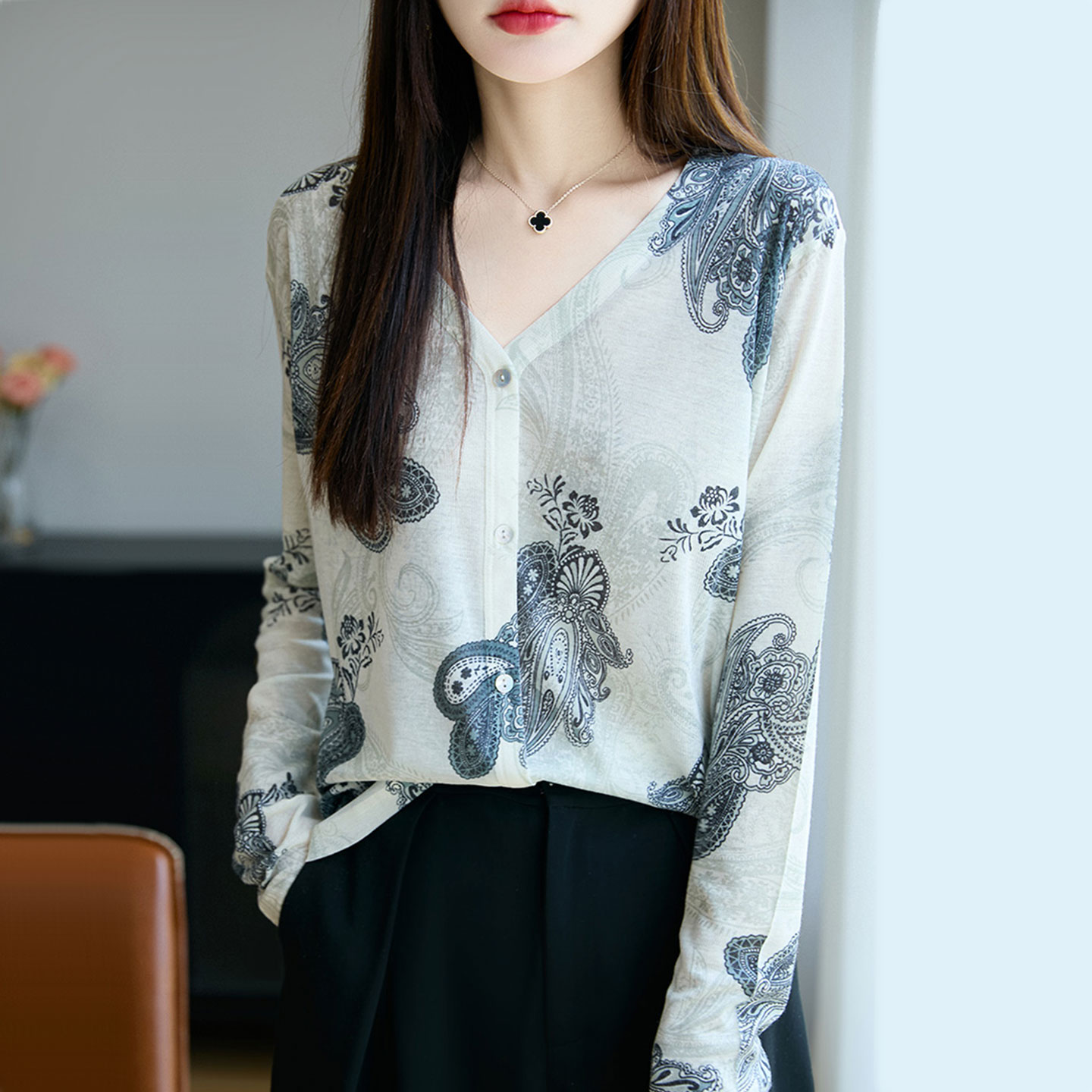 V领羊毛针织女士开衫毛衣
